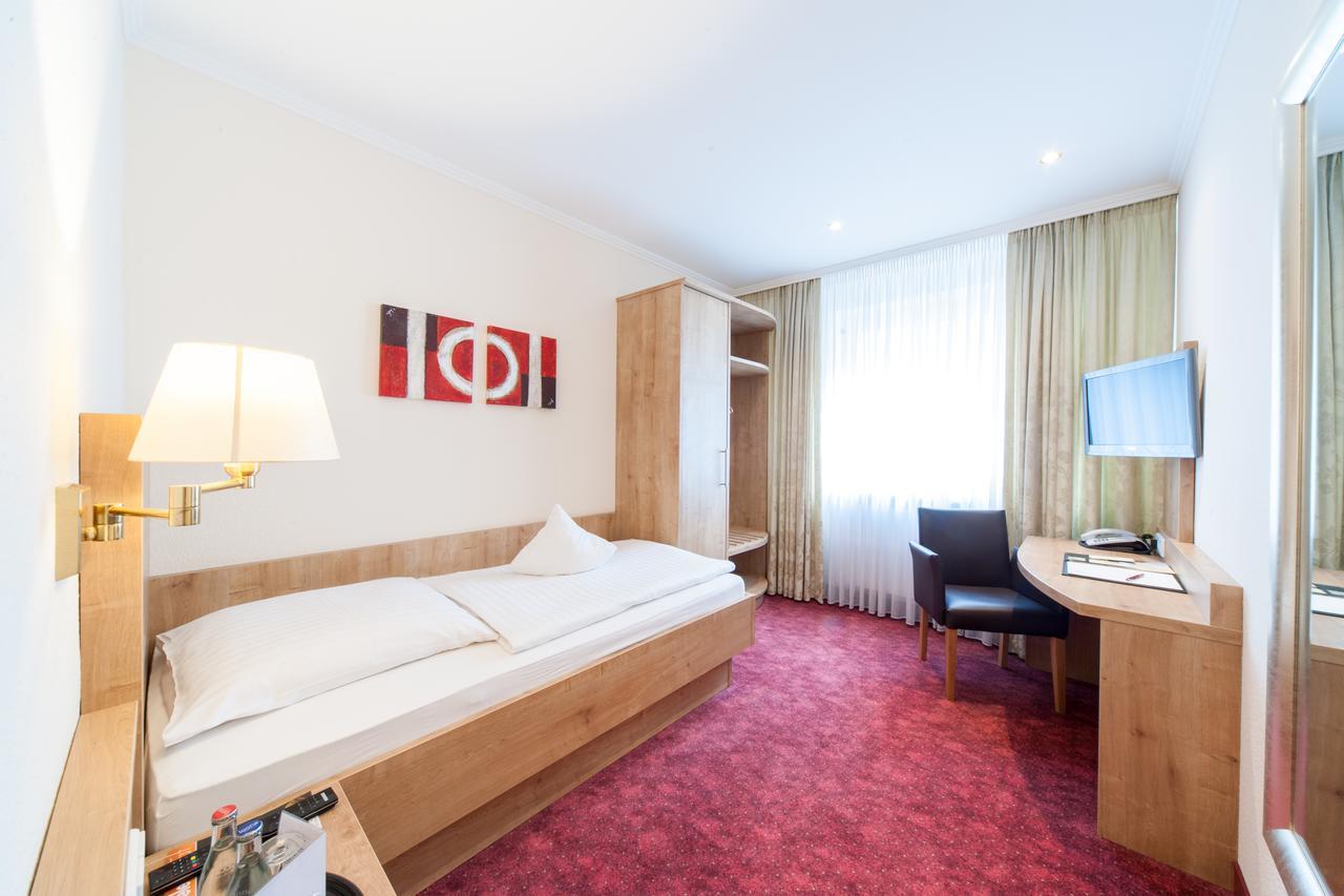 Hotel Restaurant Bullerdieck Garbsen Bagian luar foto