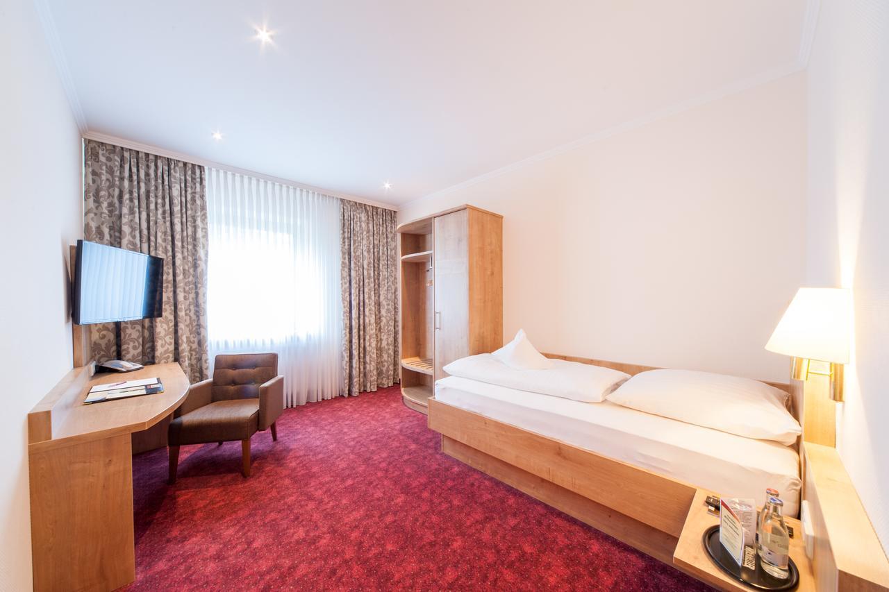 Hotel Restaurant Bullerdieck Garbsen Bagian luar foto